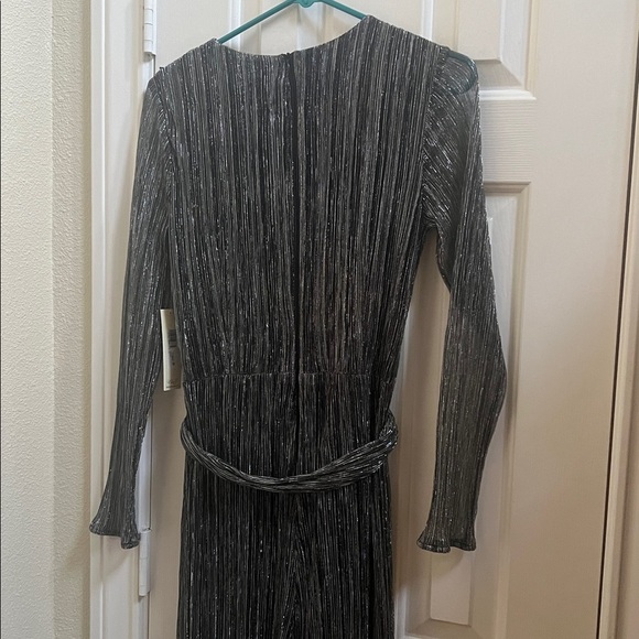 Eliza J NWT metallic jumpsuit size 8 - Picture 5 of 10